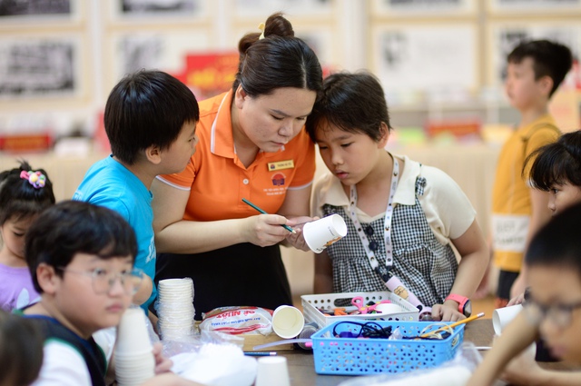 Hoạt động h&egrave; miễn ph&iacute; gi&uacute;p trẻ em ở TP.HCM 'l&agrave;m nh&agrave; s&aacute;ng chế' - Ảnh 3.