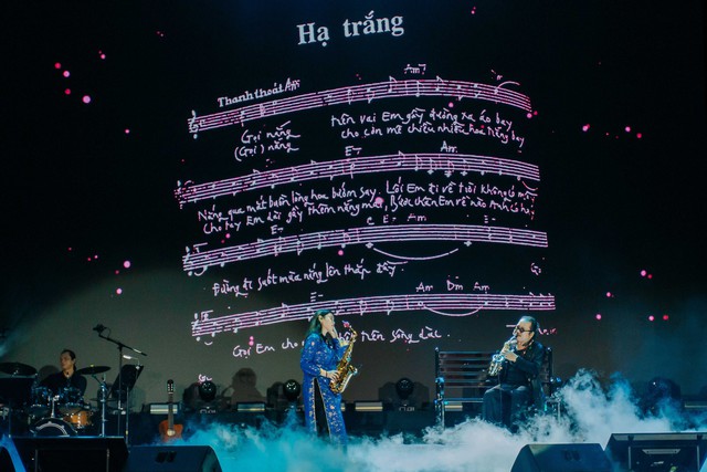 Nghệ sĩ saxophone Trần Mạnh Tuấn cùng nhiều ca sĩ biểu diễn tại đêm nhạc Trịnh- Ảnh 3. Nghệ sĩ saxophone Trần Mạnh Tuấn cùng nhiều ca sĩ biểu diễn tại đêm nhạc Trịnh- Ảnh 3.