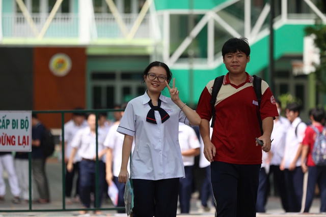 TP.HCM chấm thi tốt nghiệp số lượng bài thi lớn nhất từ trước đến nay ra sao? - Ảnh 1.