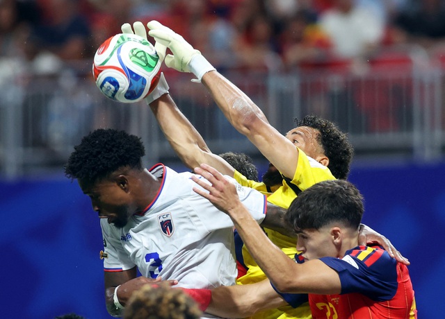Thủ m&ocirc;n gi&agrave; bậc nhất World Cup khiến h&agrave;ng c&ocirc;ng T&acirc;y Ban Nha 'chết lặng', l&agrave; ai?- Ảnh 2.