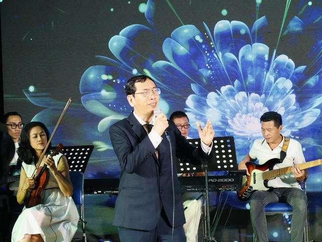 Bác sĩ TP.HCM hát gây quỹ, mang lại ánh sáng cho bệnh nhi khó khăn- Ảnh 3.