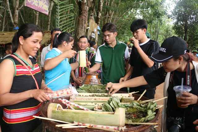 Khi bản sắc văn hóa trở thành 'thỏi nam châm' hút du khách- Ảnh 5. Khi bản sắc văn hóa trở thành 'thỏi nam châm' hút du khách- Ảnh 5.