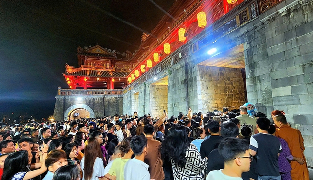Đ&aacute;nh thức ho&agrave;ng cung huyền ảo- Ảnh 1.
