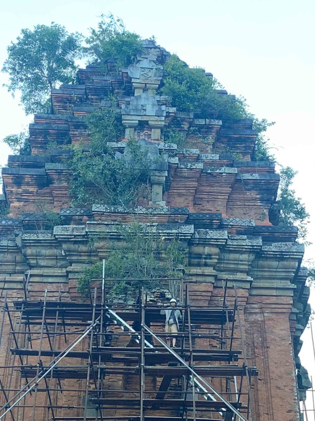 Nghe tháp nghìn năm kể chuyện - Ảnh 1.