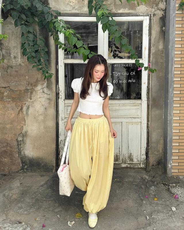 Bí quyết mặc áo crop top tôn dáng, giúp nàng tự tin hơn mỗi ngày- Ảnh 1. Bí quyết mặc áo crop top tôn dáng, giúp nàng tự tin hơn mỗi ngày- Ảnh 1.