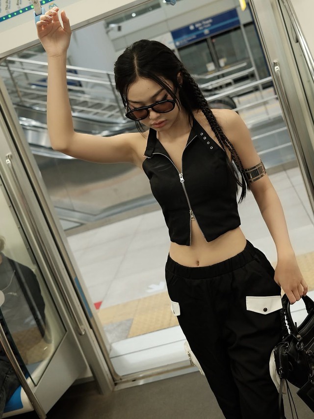 Bí quyết mặc áo crop top tôn dáng, giúp nàng tự tin hơn mỗi ngày- Ảnh 2. Bí quyết mặc áo crop top tôn dáng, giúp nàng tự tin hơn mỗi ngày- Ảnh 2.