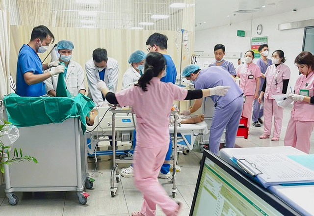 Đột ngột ngừng tim, người bệnh được cứu sống nhờ báo động toàn viện- Ảnh 1. Đột ngột ngừng tim, người bệnh được cứu sống nhờ báo động toàn viện- Ảnh 1.