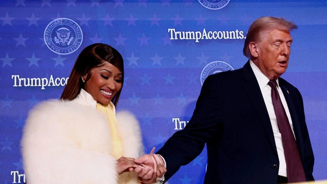 Nicki Minaj bị 'ném đá' vì chúc mừng sinh nhật Tổng thống Donald Trump - Ảnh 1.