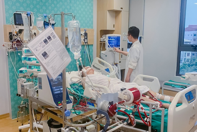 Đột ngột ngừng tim, người bệnh được cứu sống nhờ báo động toàn viện- Ảnh 3. Đột ngột ngừng tim, người bệnh được cứu sống nhờ báo động toàn viện- Ảnh 3.