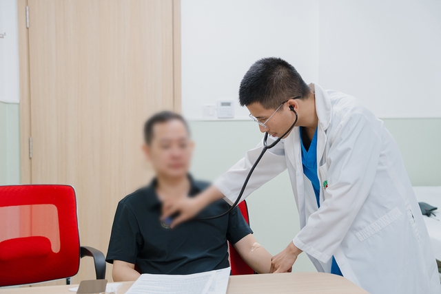 Đột ngột ngừng tim, người bệnh được cứu sống nhờ báo động toàn viện- Ảnh 5. Đột ngột ngừng tim, người bệnh được cứu sống nhờ báo động toàn viện- Ảnh 5.