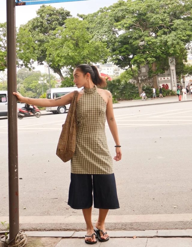 Thiết kế cổ yếm thoáng nhẹ, phù hợp với những ngày hè nắng nóng- Ảnh 9.