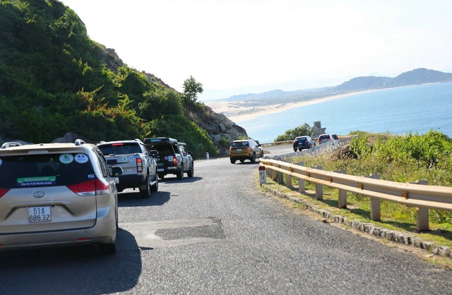 Caravan 'Trở về tuổi thơ tôi' dành hơn 2 tỉ đồng cho chuyến hành trình nhân ái- Ảnh 3.