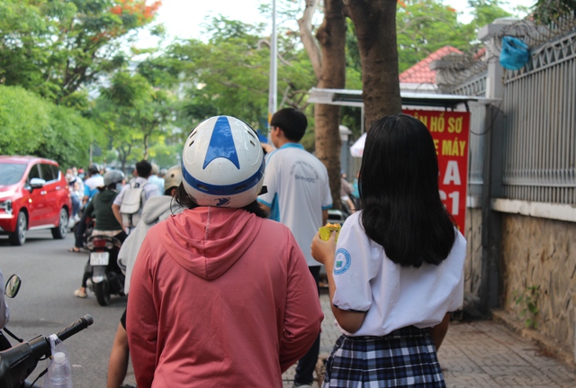 Kỳ thi tốt nghiệp THPT, nhìn ra ý thức của không ít thí sinh - Ảnh 1.