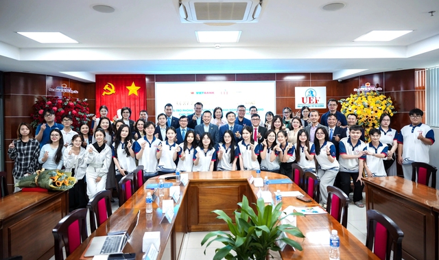 Doanh nghiệp tài trợ phòng thực hành hơn 1 tỉ đồng cho sinh viên - Ảnh 1.