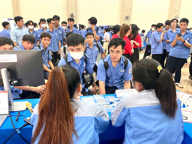 Trường CĐ Kỹ thuật Cao Thắng công bố điểm trúng tuyển, có ngành tăng hơn 6 điểm - Ảnh 1.