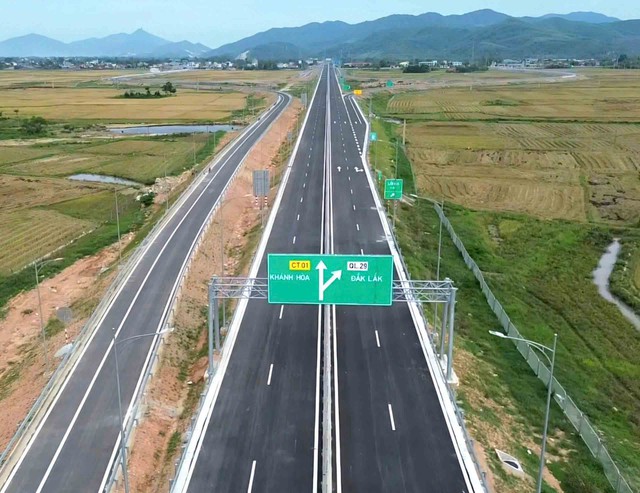 Cao tốc mở kh&ocirc;ng gian ph&aacute;t triển Nam Trung bộ - Ảnh 1.