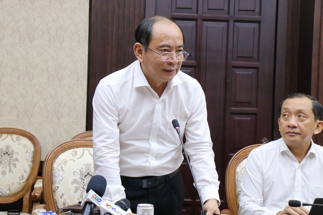 Th&agrave;nh ủy TP.HCM y&ecirc;u cầu kh&aacute;m sức khỏe to&agrave;n d&acirc;n phải thực chất- Ảnh 1.