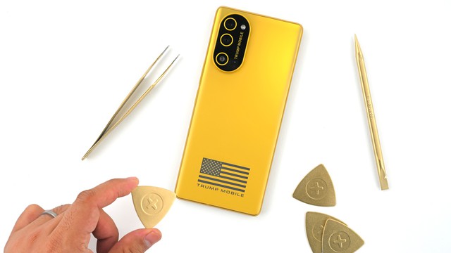 Trump Mobile T1 bị nghi chung nguồn gốc Trung Quốc với điện thoại HTC - Ảnh 1. Trump Mobile T1 bị nghi chung nguồn gốc Trung Quốc với điện thoại HTC - Ảnh 1.