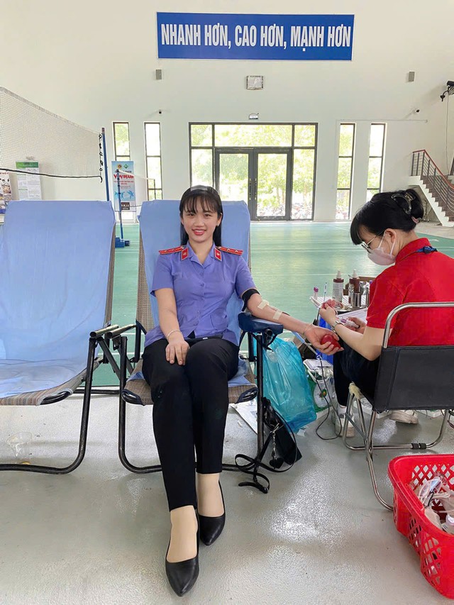 Hai cha con 99 lần hiến m&aacute;u cứu người- Ảnh 2.
