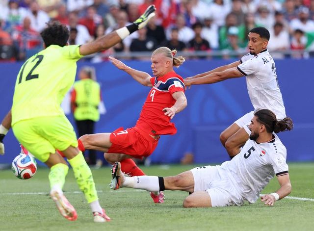 Haaland viết chương đầu hoàn hảo tại World Cup, Mbappe và Messi thêm đối thủ đáng gờm- Ảnh 2. Haaland viết chương đầu hoàn hảo tại World Cup, Mbappe và Messi thêm đối thủ đáng gờm- Ảnh 2.