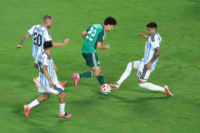 Cầu thủ gốc Việt vẫn gây ấn tượng sau trận thua Argentina, nói điều đặc biệt về Messi- Ảnh 2. Cầu thủ gốc Việt vẫn gây ấn tượng sau trận thua Argentina, nói điều đặc biệt về Messi- Ảnh 2.