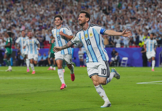 Messi lập siêu phẩm, xô đổ loạt cột mốc lịch sử trong ngày ra quân World Cup- Ảnh 2. Messi lập siêu phẩm, xô đổ loạt cột mốc lịch sử trong ngày ra quân World Cup- Ảnh 2.