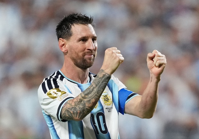 Messi phát biểu cực xúc động sau cú hat-trick lịch sử: Tôi khóc vì...? - Ảnh 1. Messi phát biểu cực xúc động sau cú hat-trick lịch sử: Tôi khóc vì...? - Ảnh 1.
