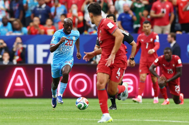 Kinh ngạc nhân vật đặc biệt khiến Bồ Đào Nha và Ronaldo ‘vỡ mộng’ ngày ra quân: Từng bị tạt a xít- Ảnh 2. Kinh ngạc nhân vật đặc biệt khiến Bồ Đào Nha và Ronaldo ‘vỡ mộng’ ngày ra quân: Từng bị tạt a xít- Ảnh 2.