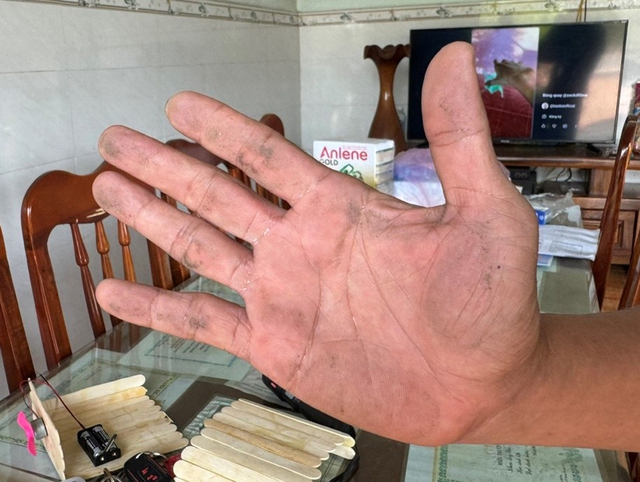 Người dân bức xúc vì bụi từ nhà máy viên nén- Ảnh 2. Người dân bức xúc vì bụi từ nhà máy viên nén- Ảnh 2.