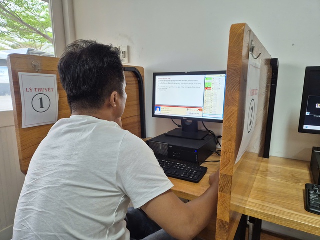 Thi bằng lái ô tô thời gian tới: 50 câu lý thuyết, chạy đường trường 5 km... - Ảnh 2.