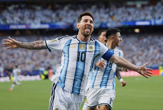 Messi vô tình đặt ra tiêu chuẩn cao tận ‘trời’, Ronaldo áp lực nghìn cân- Ảnh 2. Messi vô tình đặt ra tiêu chuẩn cao tận ‘trời’, Ronaldo áp lực nghìn cân- Ảnh 2.