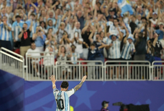 HLV Scaloni ngất ngây hạnh phúc: ‘Không còn từ ngữ nào nữa để miêu tả Messi’- Ảnh 1. HLV Scaloni ngất ngây hạnh phúc: ‘Không còn từ ngữ nào nữa để miêu tả Messi’- Ảnh 1.