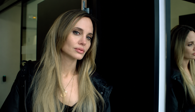Angelina Jolie trải lòng về nỗi đau mất mẹ - Ảnh 2.