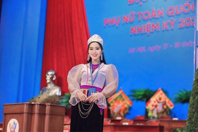 Ca sĩ Hòa Minzy và Hà Myo trúng cử Ban Chấp hành T.Ư Hội Liên hiệp Phụ nữ Việt Nam
- Ảnh 2. Ca sĩ Hòa Minzy và Hà Myo trúng cử Ban Chấp hành T.Ư Hội Liên hiệp Phụ nữ Việt Nam
- Ảnh 2.
