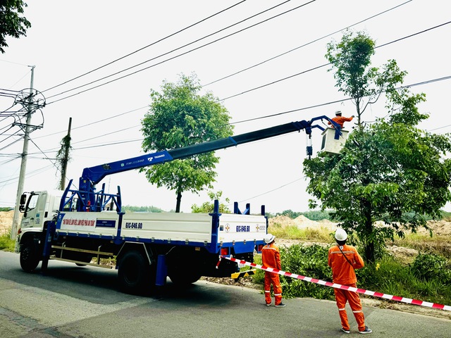 Chiếc áo mẹ được tặng năm xưa - Ảnh 1.