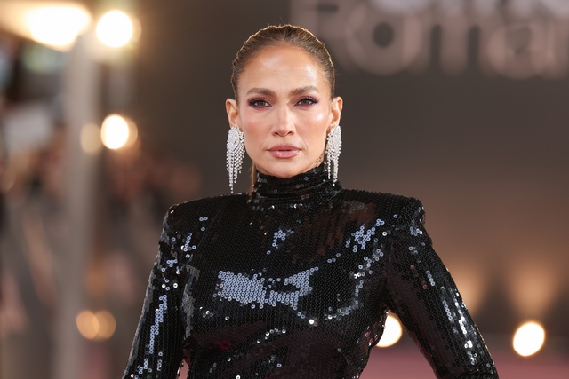 Jennifer Lopez t&igrave;m lại ch&iacute;nh m&igrave;nh sau cuộc ly h&ocirc;n ồn &agrave;o với Ben Affleck - Ảnh 1.