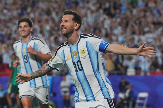 Hãy tận hưởng giây phút Messi còn cùng Argentina sải bước ở World Cup- Ảnh 1. Hãy tận hưởng giây phút Messi còn cùng Argentina sải bước ở World Cup- Ảnh 1.