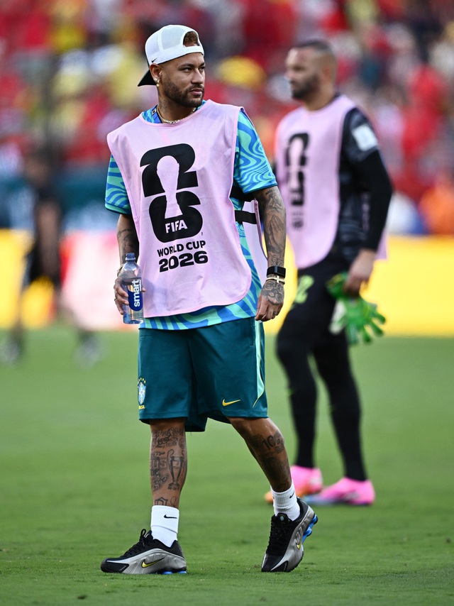 Neymar bất ngờ xuất hiện trong ngày đội tuyển Brazil tập kín, HLV Ancelotti làm gì?- Ảnh 2. Neymar bất ngờ xuất hiện trong ngày đội tuyển Brazil tập kín, HLV Ancelotti làm gì?- Ảnh 2.