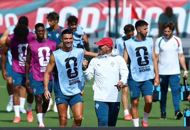 Đội tuyển Bồ Đào Nha có biến, HLV Martinez phải giải thích, Ronaldo viết tâm thư- Ảnh 2. Đội tuyển Bồ Đào Nha có biến, HLV Martinez phải giải thích, Ronaldo viết tâm thư- Ảnh 2.
