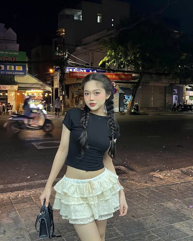 Thay đổi diện mạo với chân váy tầng, trẻ trung mà vẫn thanh lịch- Ảnh 4. Thay đổi diện mạo với chân váy tầng, trẻ trung mà vẫn thanh lịch- Ảnh 4.