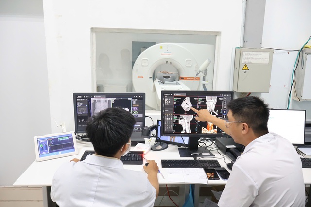 Triển khai khám bệnh ngoài giờ, đáp ứng nhu cầu chăm sóc sức khỏe cho người dân - Ảnh 2.