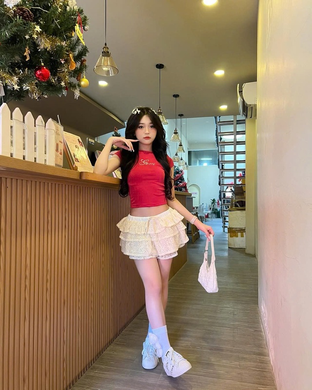 Thay đổi diện mạo với chân váy tầng, trẻ trung mà vẫn thanh lịch- Ảnh 2. Thay đổi diện mạo với chân váy tầng, trẻ trung mà vẫn thanh lịch- Ảnh 2.