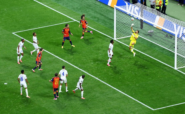 Mỹ đặc cách để người hùng Cabo Verde Vozinha đoàn tụ mẹ tại World Cup 2026 - Ảnh 3. Người hùng Cabo Verde, thủ môn Vozinha được đoàn tụ với mẹ tại World Cup 2026 - Ảnh 3.
