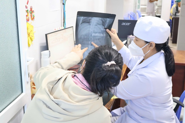 Triển khai khám bệnh ngoài giờ, đáp ứng nhu cầu chăm sóc sức khỏe cho người dân - Ảnh 3.