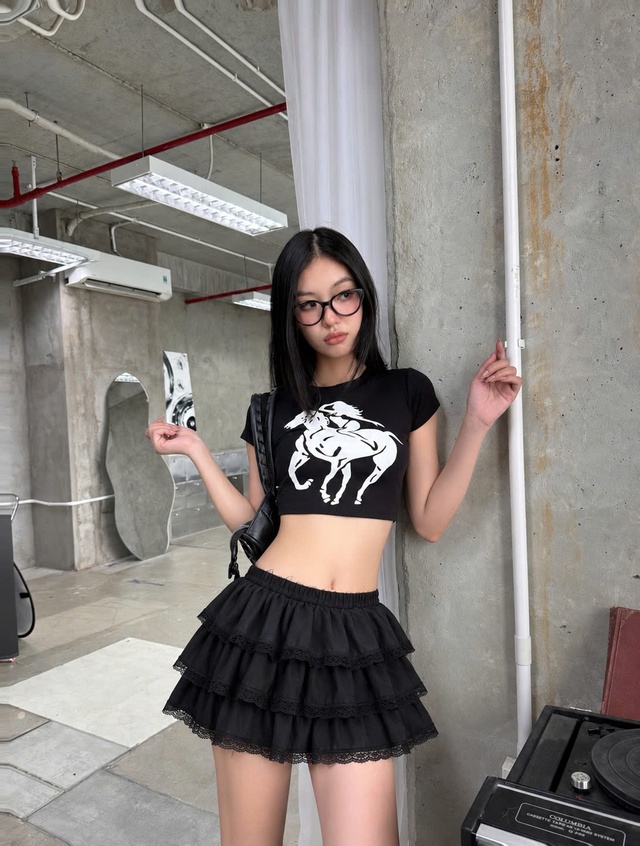 Thay đổi diện mạo với chân váy tầng, trẻ trung mà vẫn thanh lịch- Ảnh 6. Thay đổi diện mạo với chân váy tầng, trẻ trung mà vẫn thanh lịch- Ảnh 6.