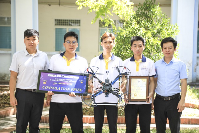 Từ giảng đường Quảng Ngãi đến sân chơi UAV quốc tế- Ảnh 5. Từ giảng đường Quảng Ngãi đến sân chơi UAV quốc tế- Ảnh 5.