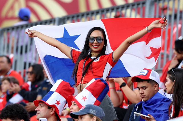 Vợ, người yêu cầu thủ ‘chiếm sóng’ khán đài World Cup 2026- Ảnh 2. Vợ, người yêu cầu thủ ‘chiếm sóng’ khán đài World Cup 2026- Ảnh 2.