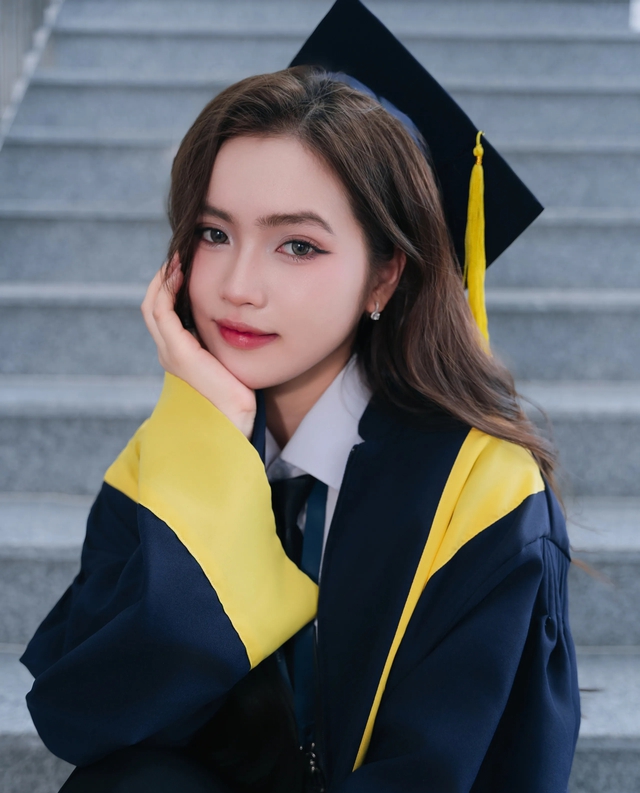 Từng bật khóc vì lỡ hẹn ước mơ, nữ sinh trở thành thủ khoa toàn trường - Ảnh 1.