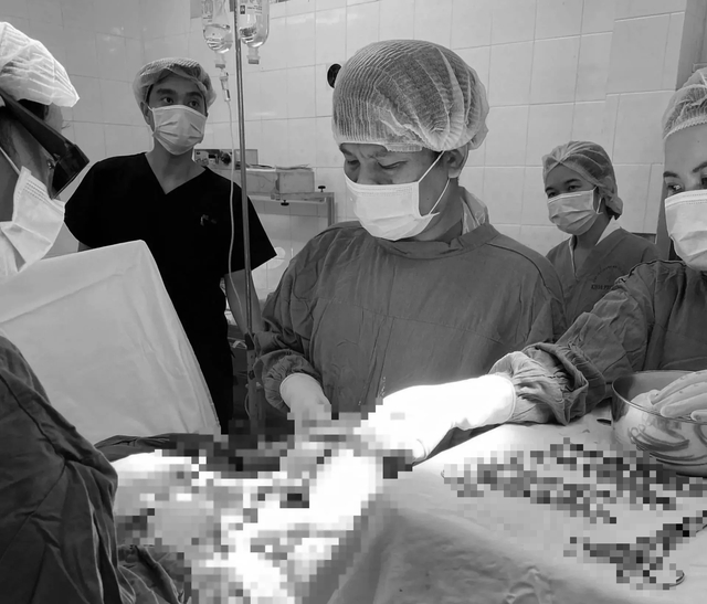 Cứu sống sản phụ bị vỡ tử cung nguy kịch - Ảnh 1.