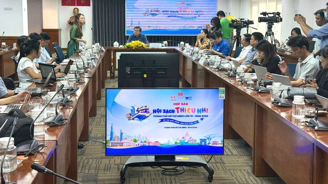 Hội sách thiếu nhi đầu tiên của siêu đô thị TP.HCM- Ảnh 2. Hội sách thiếu nhi đầu tiên của siêu đô thị TP.HCM- Ảnh 2.